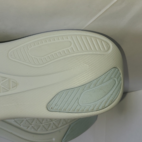 New Balance Womens DynaSoft Beaya Slip Athletic Shoe; Ocean Gray; Size 10 - Picture 8 of 12